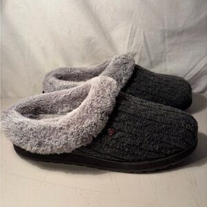 Bobs from Skechers  memory foam Gray Plush Slippers size 9
